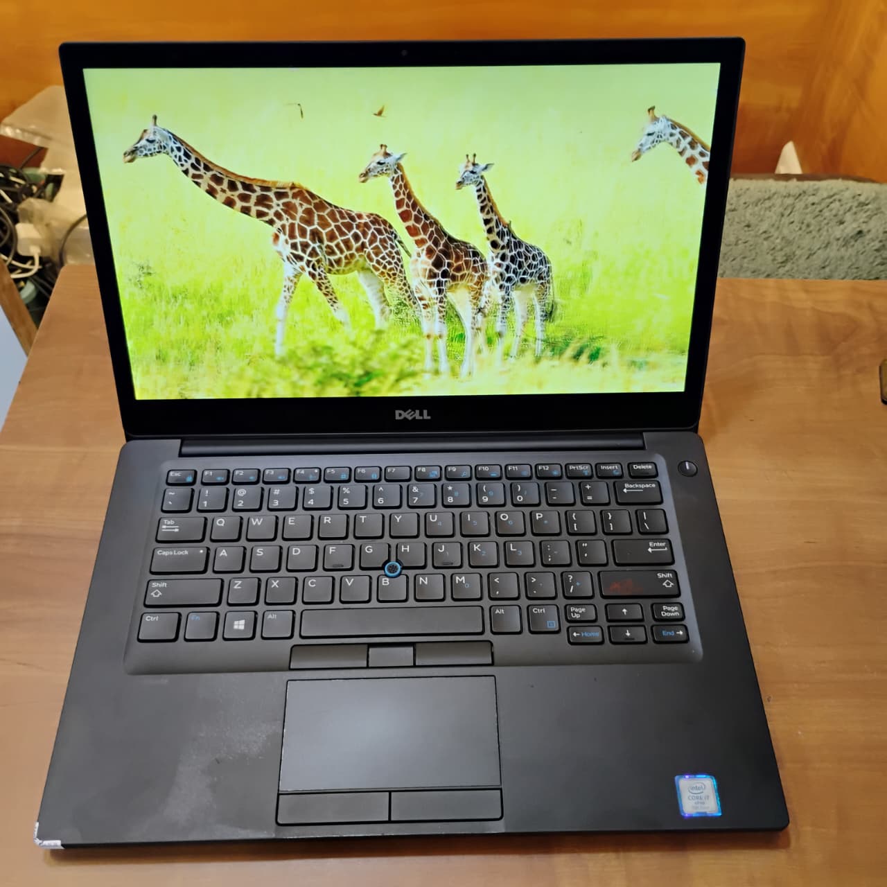 Dell Latitude 7400 रिफर्बिश्ड लॅपटॉप फोटो 3