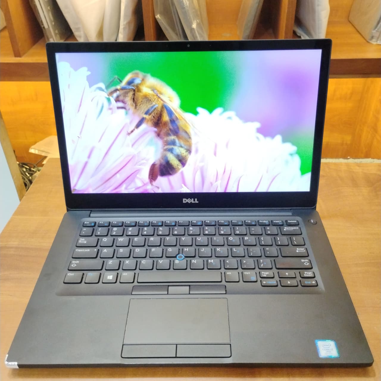 Dell Latitude 7400 रिफर्बिश्ड लॅपटॉप फोटो 1