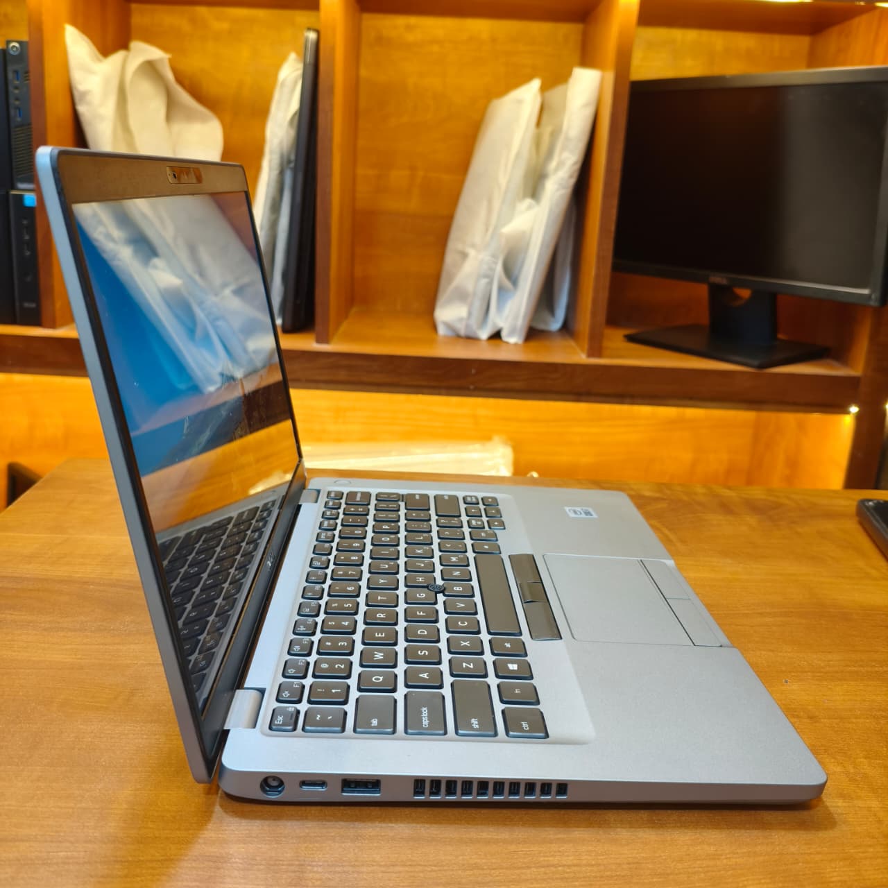 Dell Latitude 5480 रिफर्बिश्ड लॅपटॉप फोटो 6
