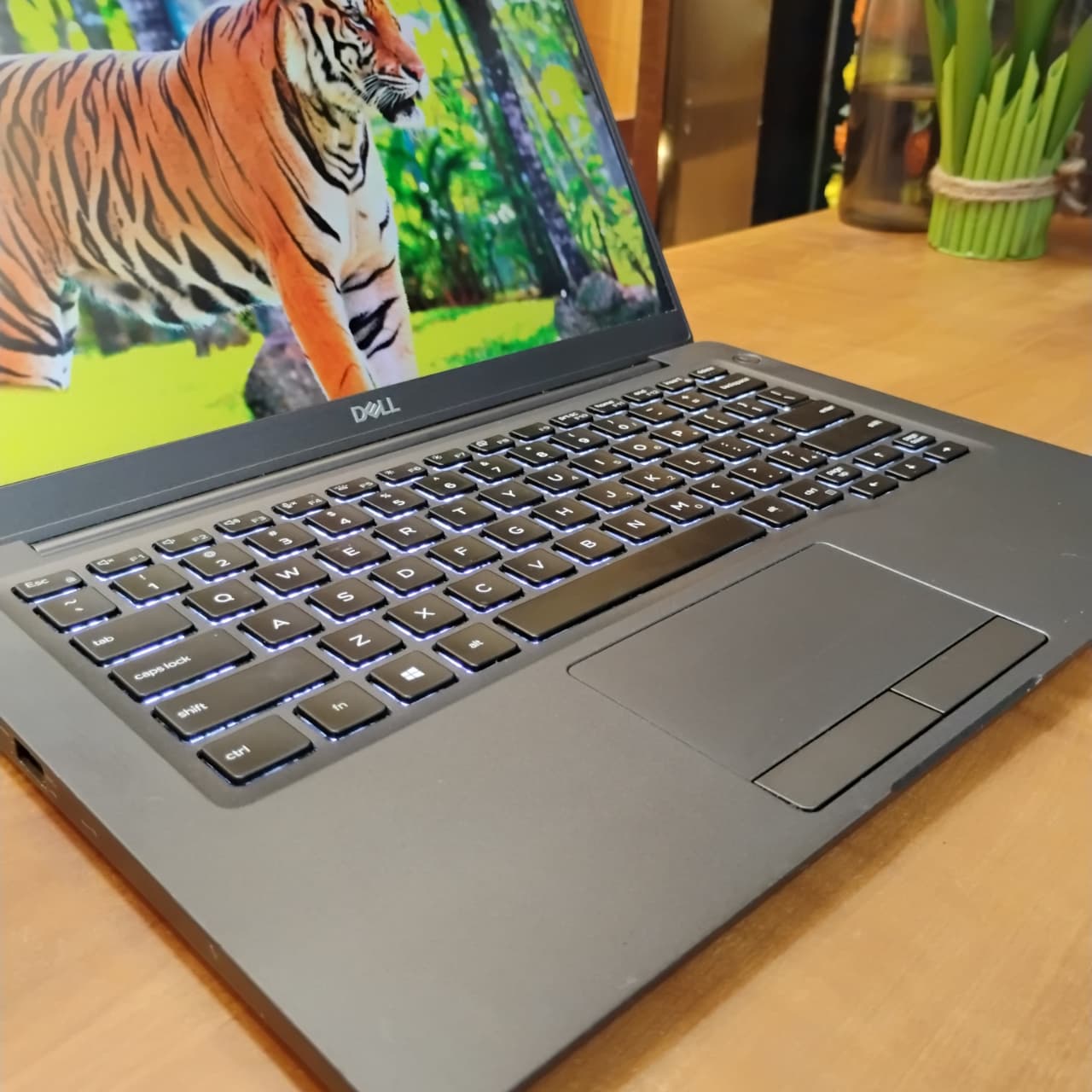 Dell Latitude 7400 रिफर्बिश्ड लॅपटॉप फोटो 7